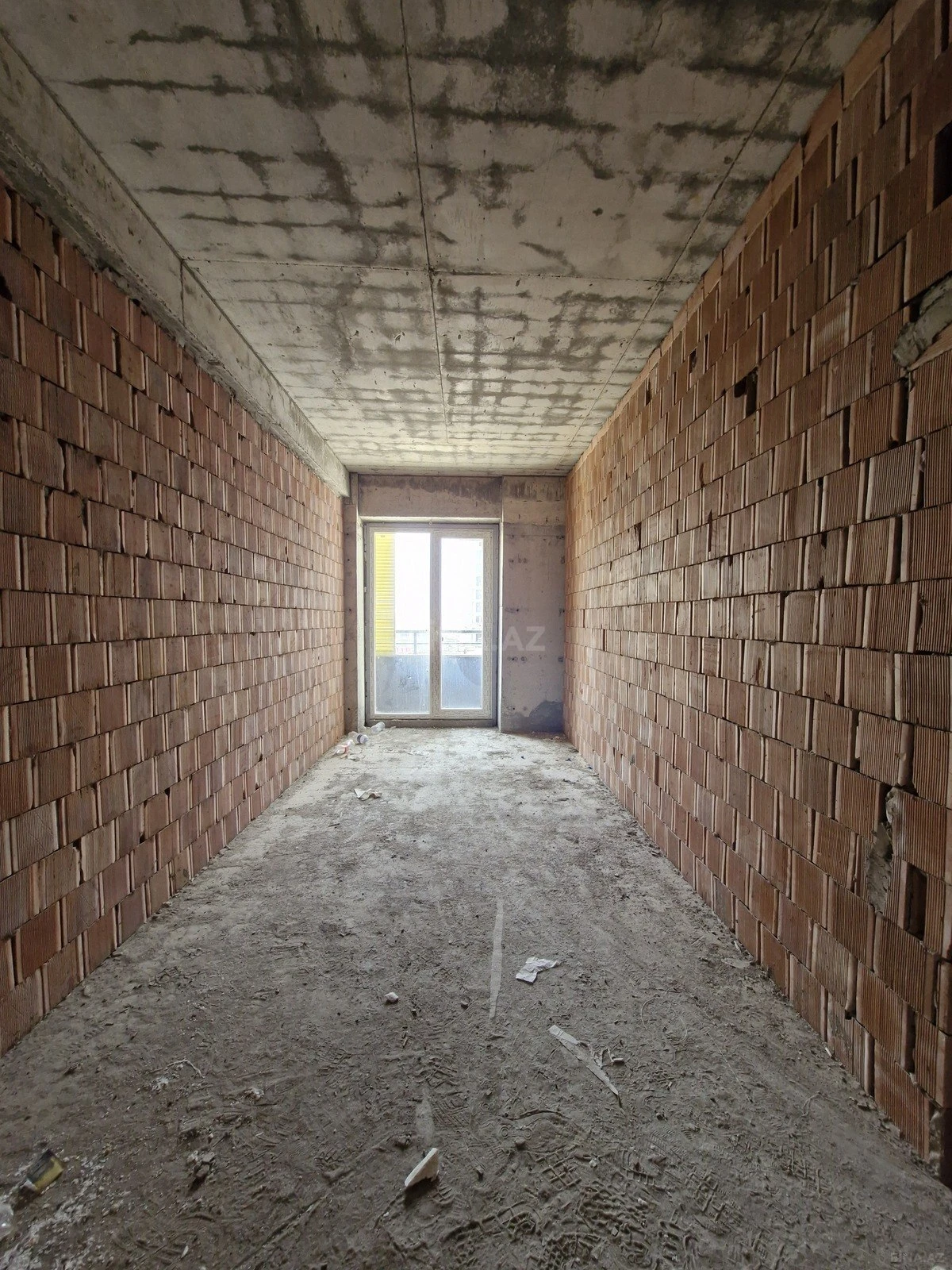 Satılır 3 otaqlı mənzil 147 m²