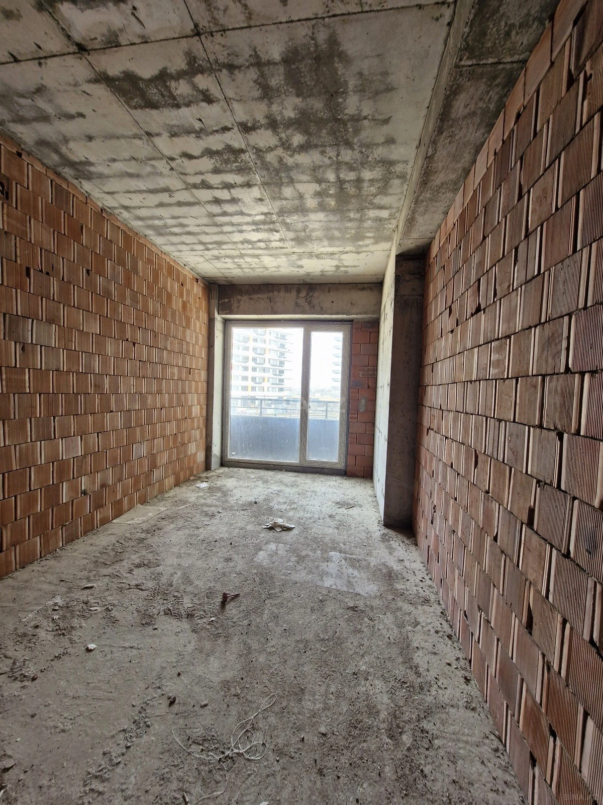 Satılır 3 otaqlı mənzil 147 m²