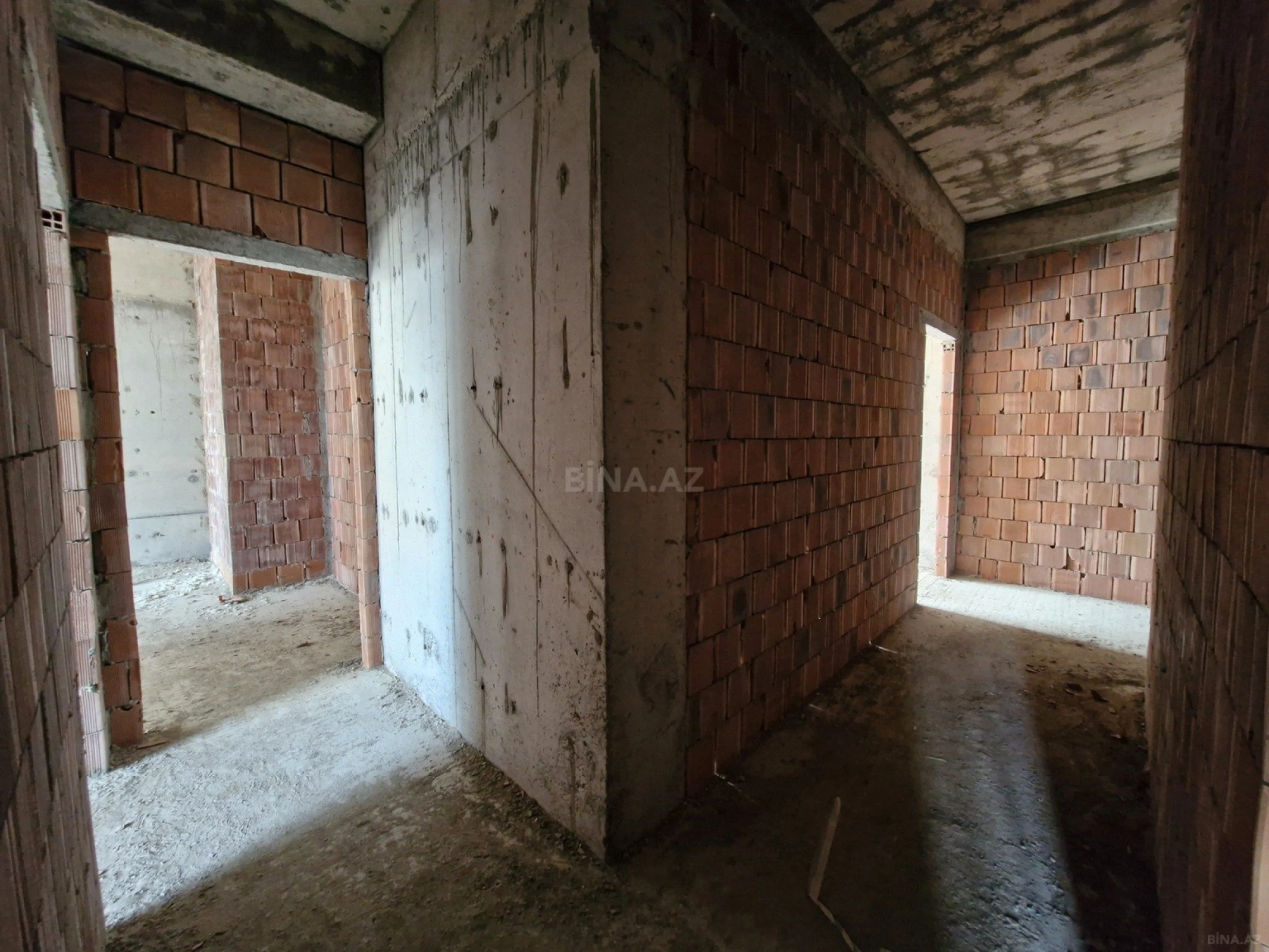 Satılır 3 otaqlı mənzil 147 m²