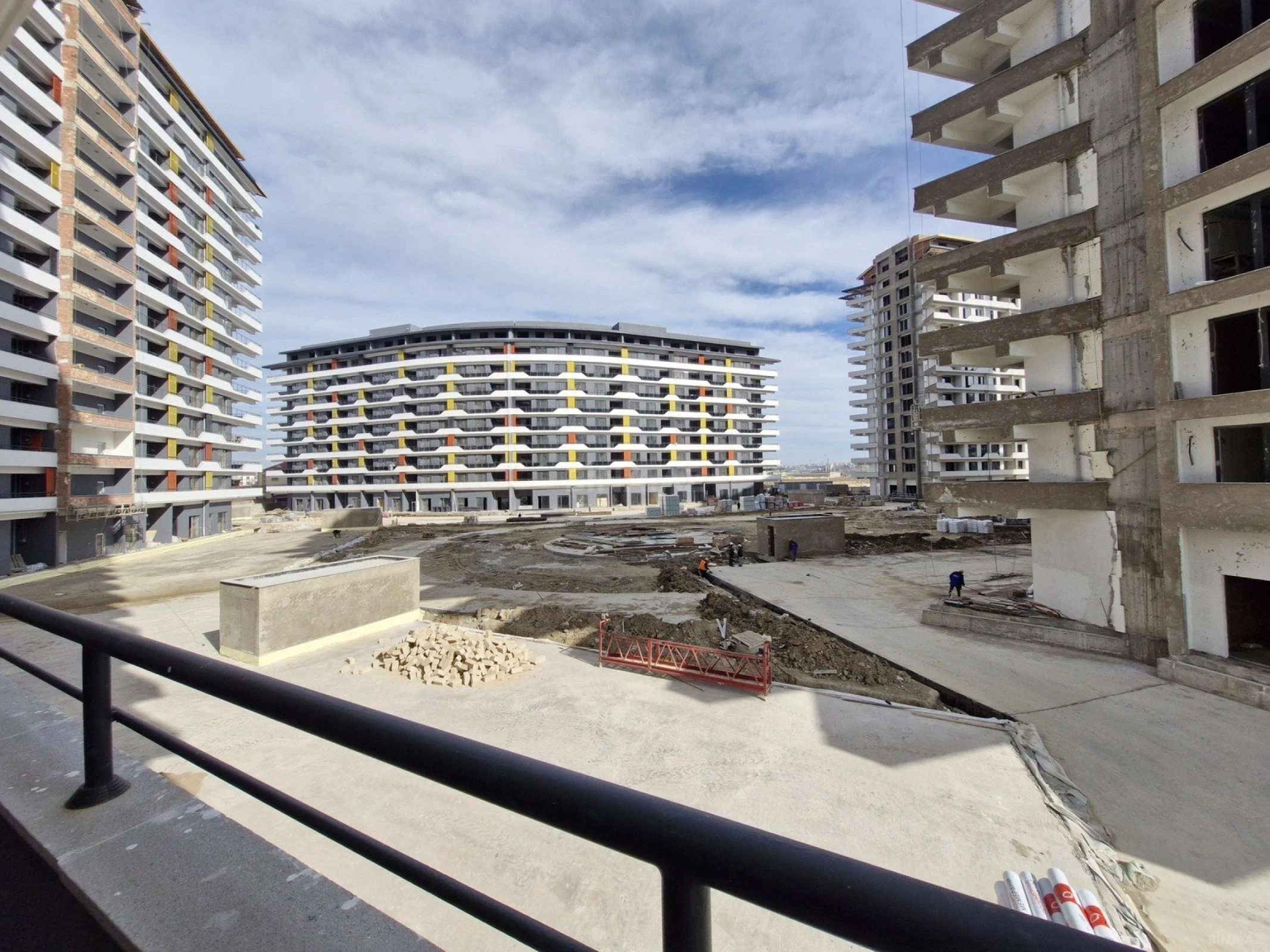 Satılır 3 otaqlı mənzil 147 m²