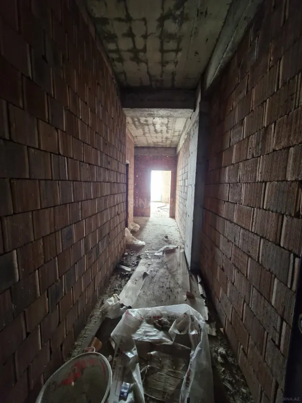 Satılır 3 otaqlı mənzil 147 m²