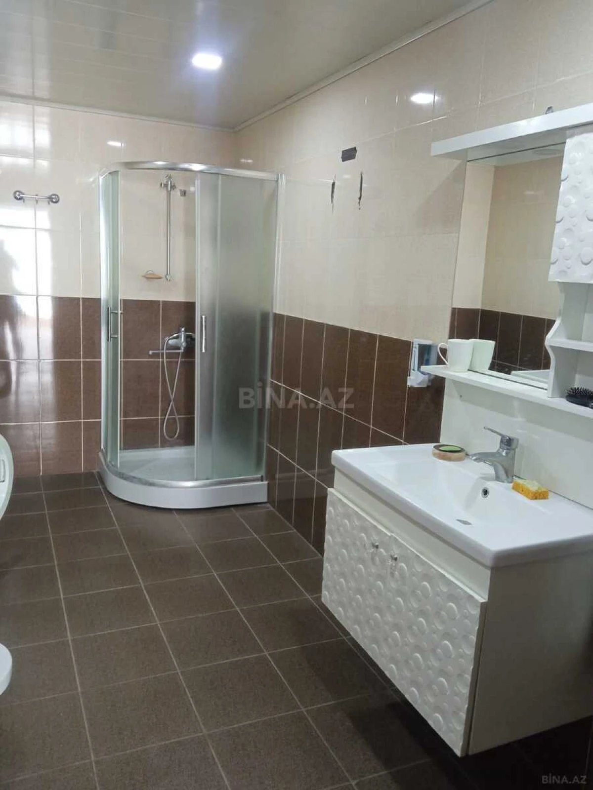 Kirayə verilir 2 otaqlı mənzil 101 m²