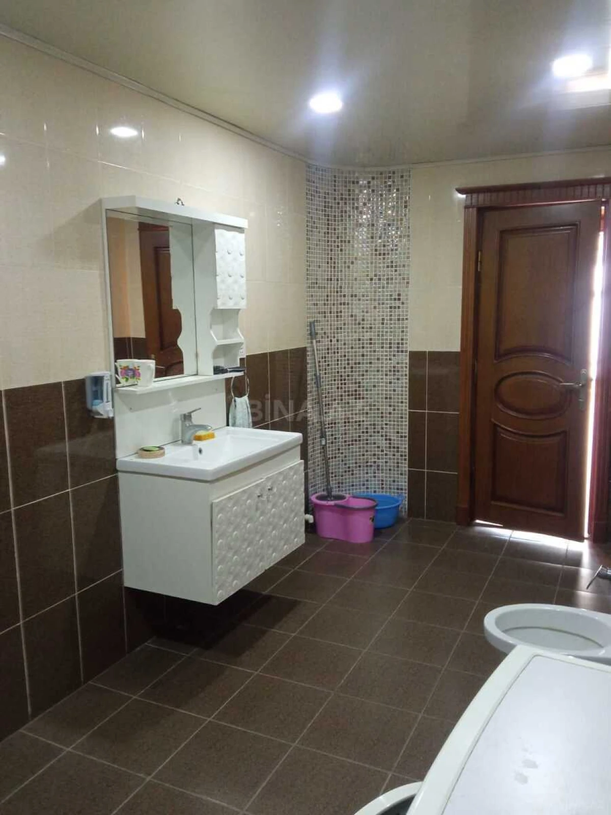 Kirayə verilir 2 otaqlı mənzil 101 m²