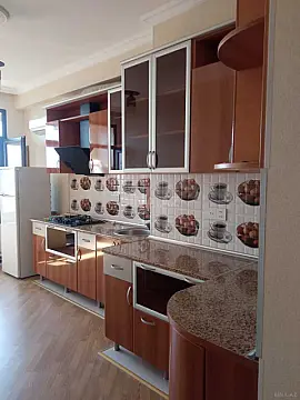 Kirayə verilir 2 otaqlı mənzil 101 m²