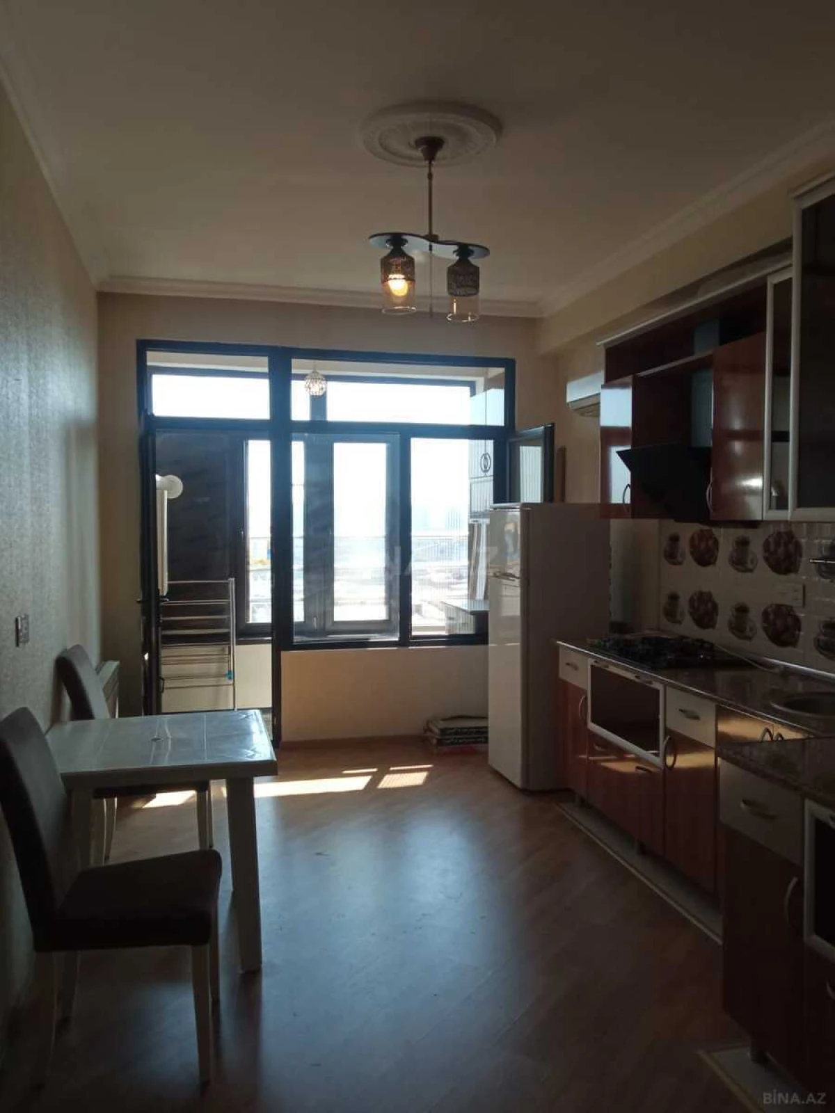 Kirayə verilir 2 otaqlı mənzil 101 m²