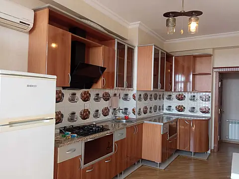 Kirayə verilir 2 otaqlı mənzil 101 m²