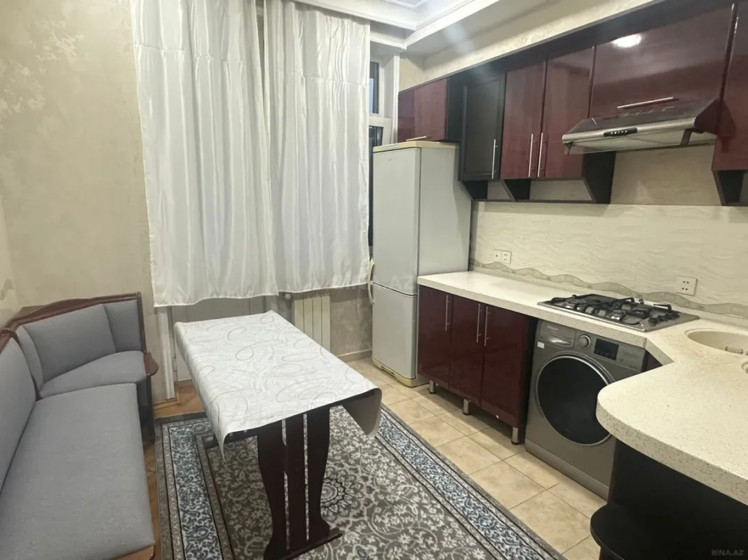 Kirayə verilir 2 otaqlı mənzil 90 m²