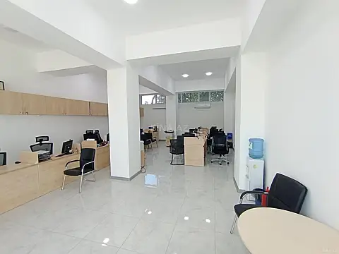 Satılır obyekt 178 m²