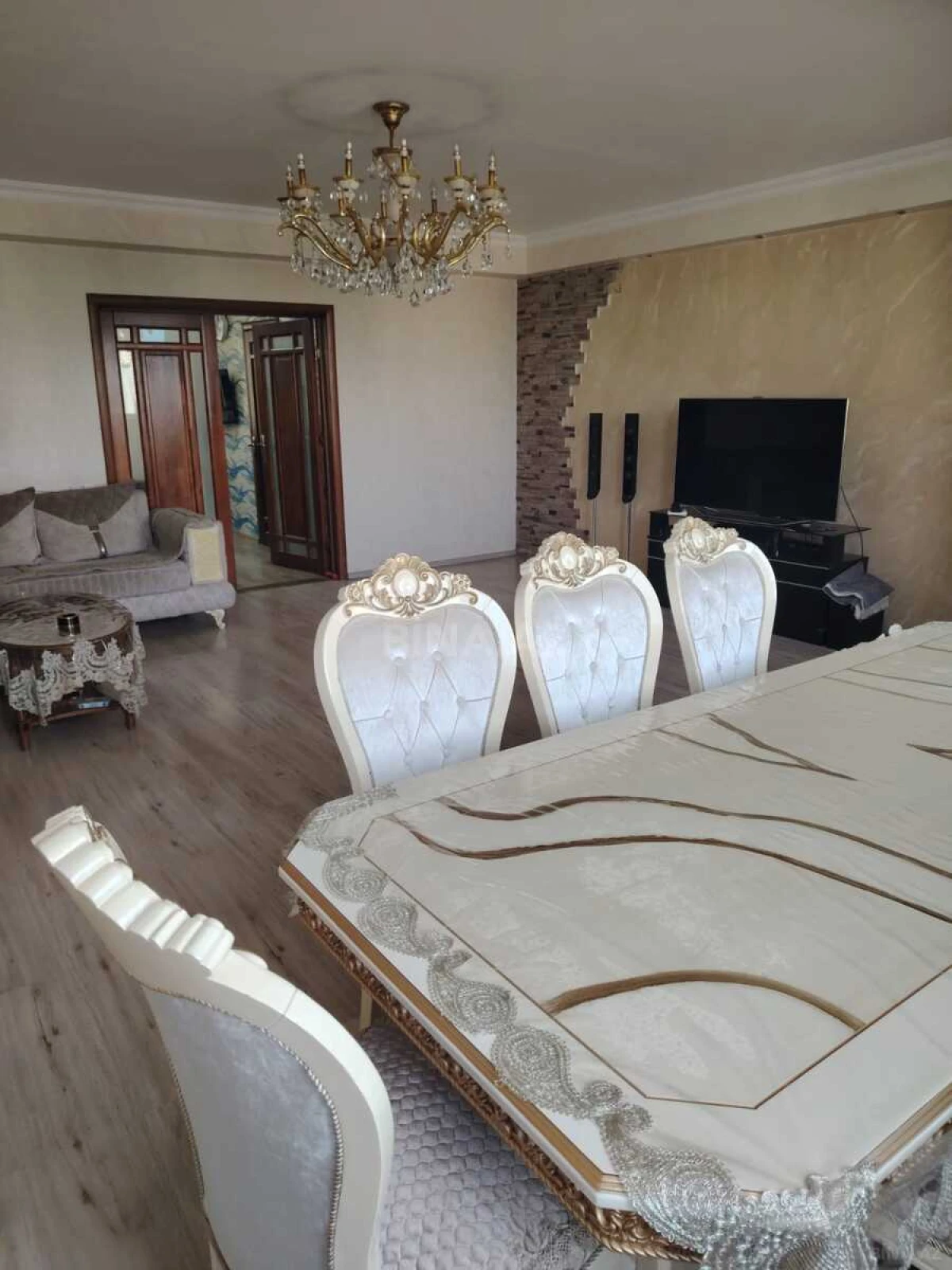 Satılır 4 otaqlı mənzil 100 m²