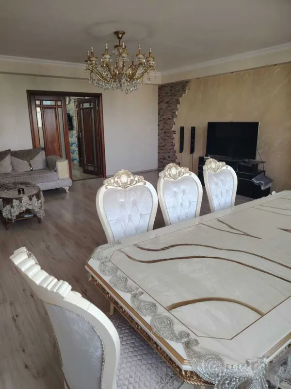 Satılır 4 otaqlı mənzil 100 m²