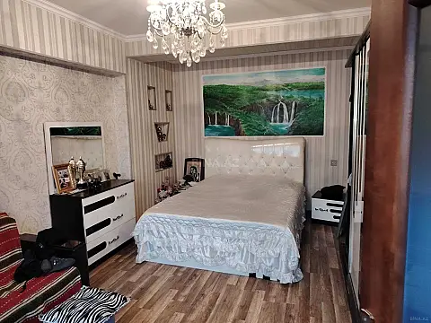 Satılır 4 otaqlı mənzil 100 m²