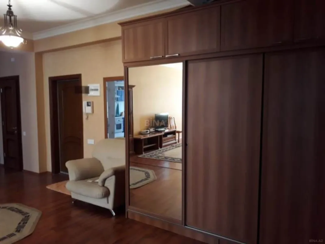 Kirayə verilir 3 otaqlı mənzil 138 m²