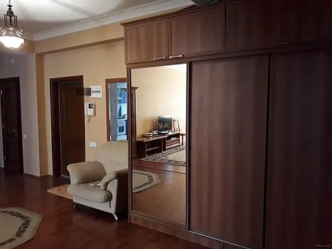 Kirayə verilir 3 otaqlı mənzil 138 m²