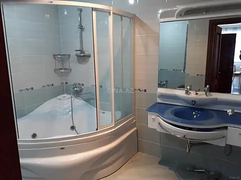 Kirayə verilir 3 otaqlı mənzil 138 m²