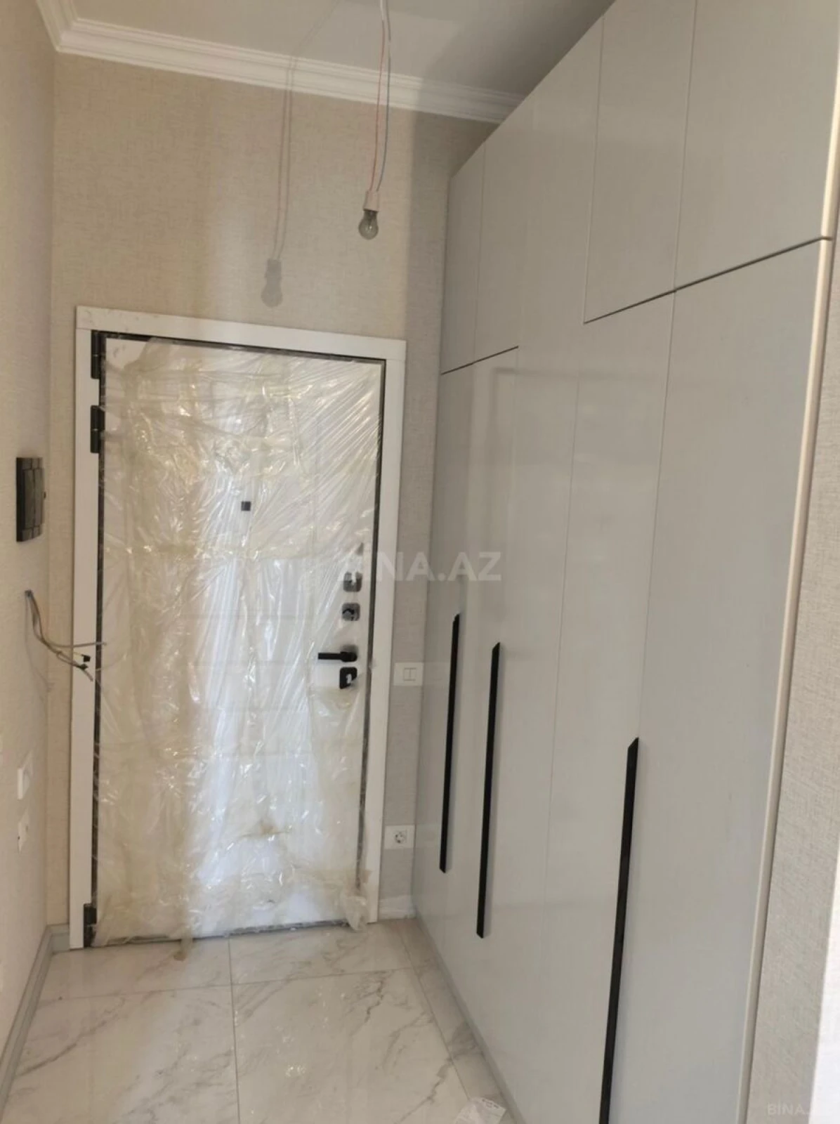 Satılır 2 otaqlı mənzil 61 m²