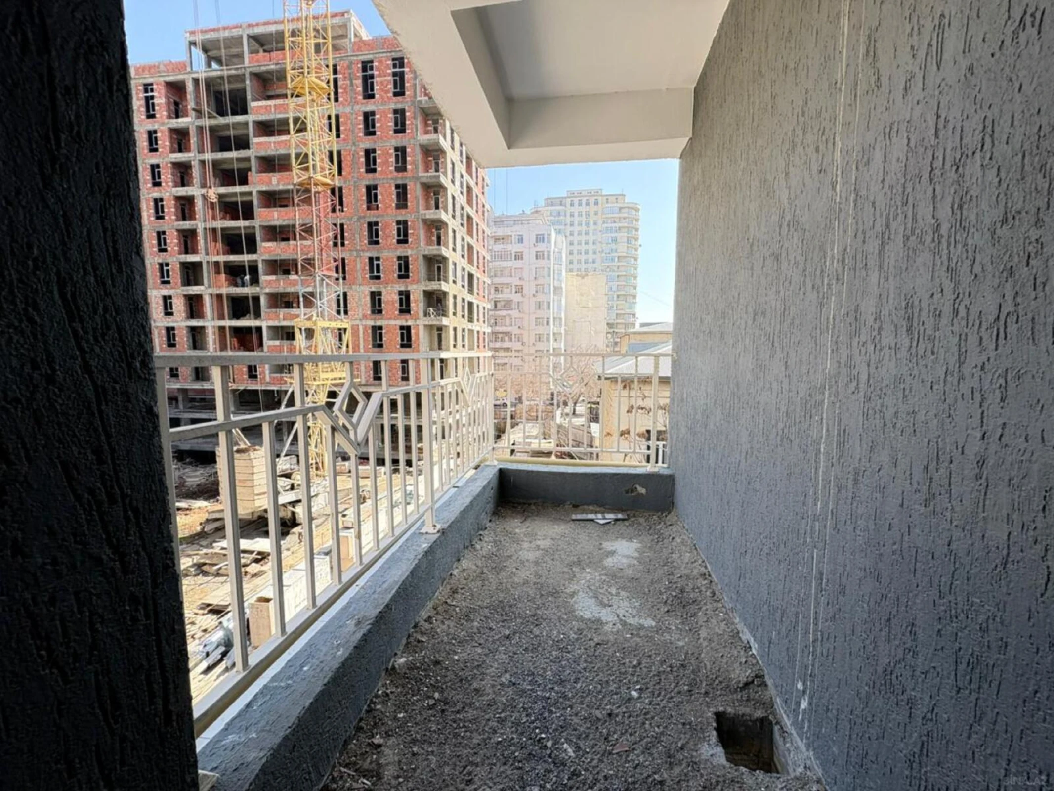Satılır 3 otaqlı mənzil 107.2 m²