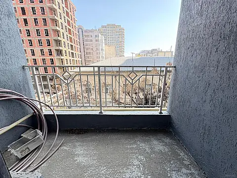 Satılır 3 otaqlı mənzil 107.2 m²