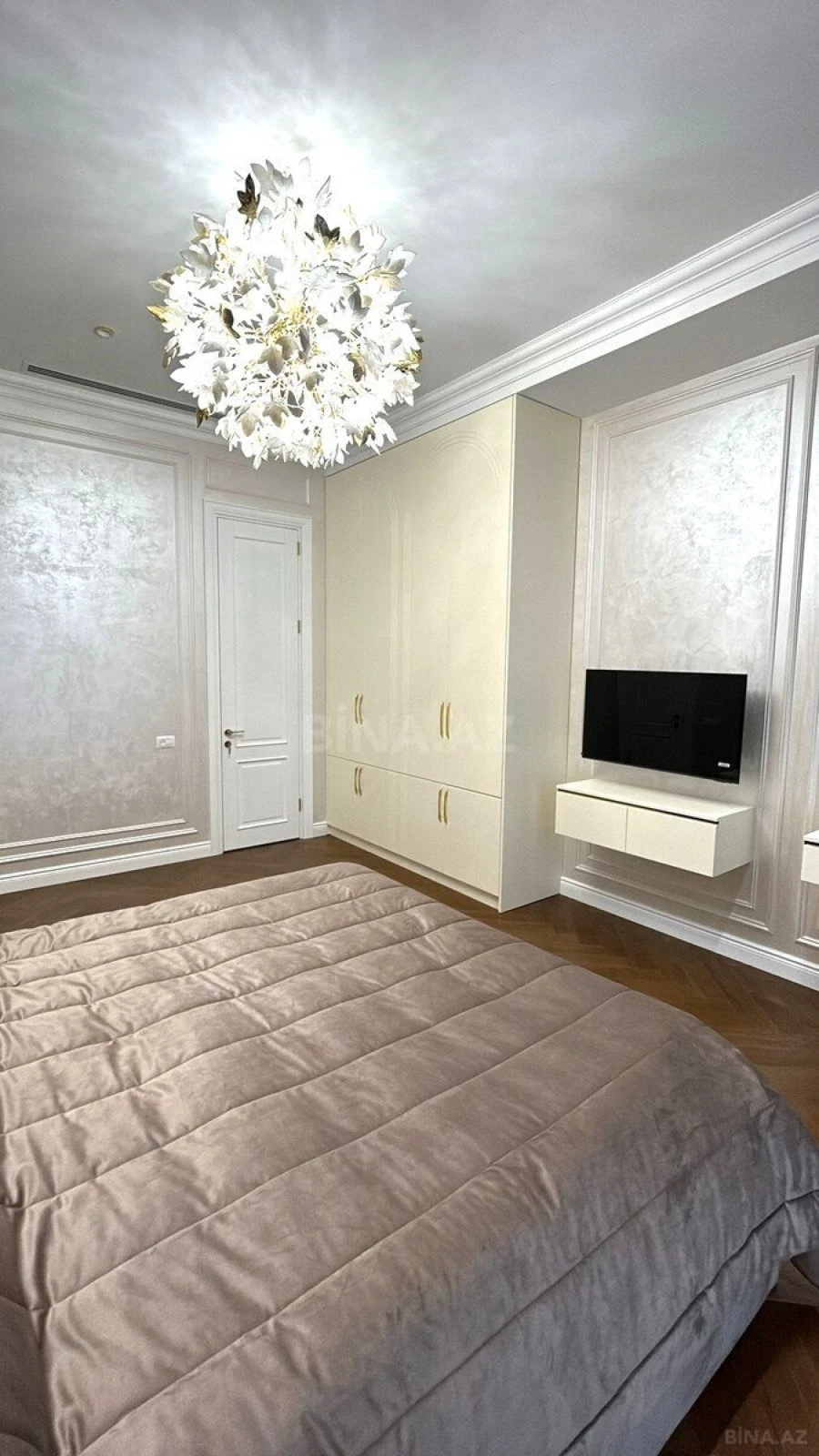 Kirayə verilir 4 otaqlı mənzil 155 m²