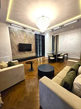 Kirayə verilir 4 otaqlı mənzil 155 m²