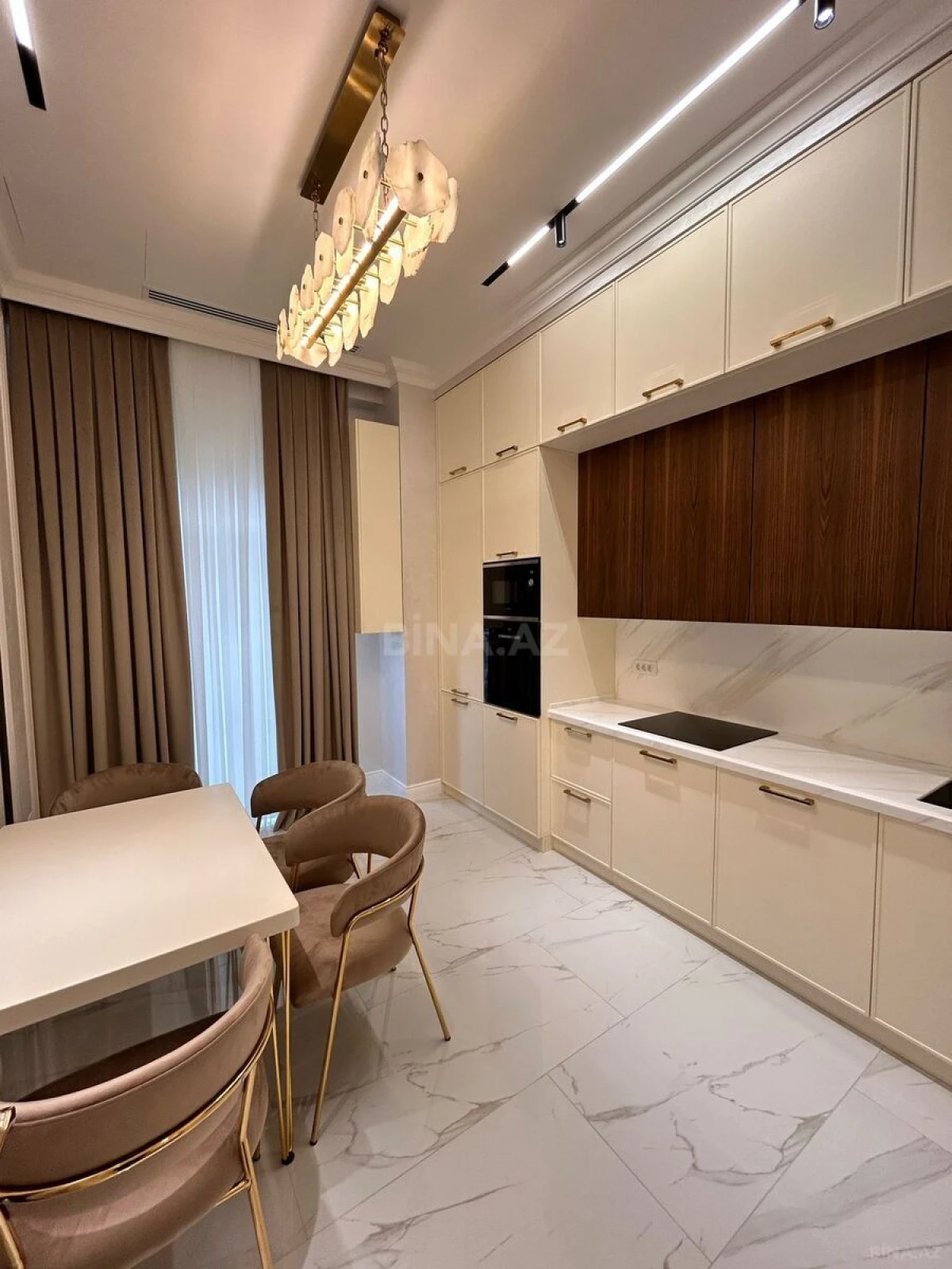 Kirayə verilir 4 otaqlı mənzil 155 m²
