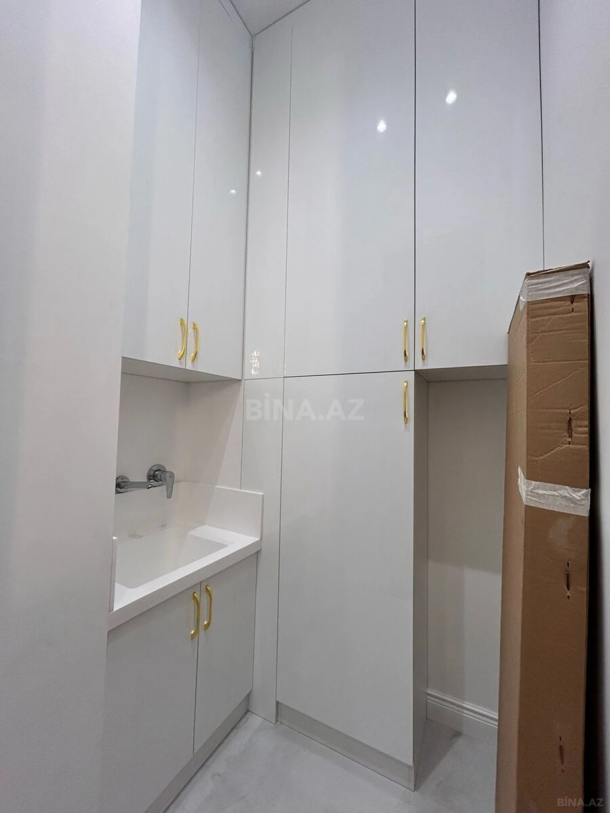 Kirayə verilir 4 otaqlı mənzil 155 m²