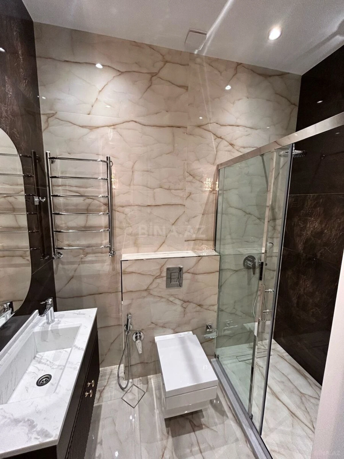 Kirayə verilir 4 otaqlı mənzil 155 m²