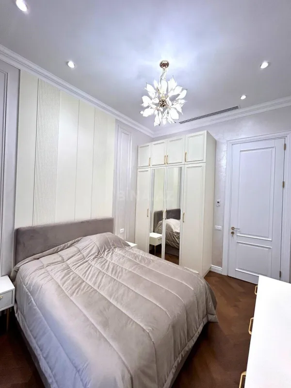 Kirayə verilir 4 otaqlı mənzil 155 m²