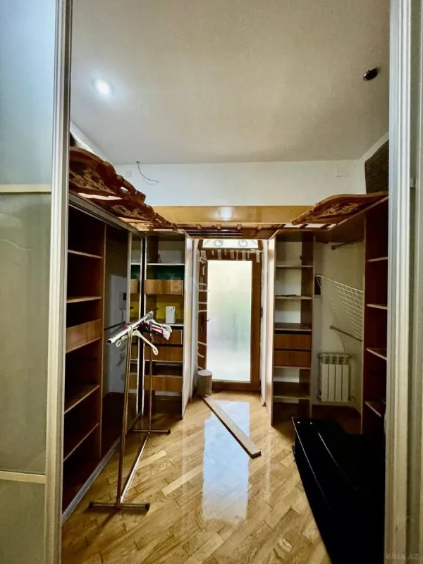 Kirayə verilir 6 otaqlı həyət evi 480 m²
