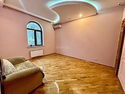 Kirayə verilir 6 otaqlı həyət evi 480 m²