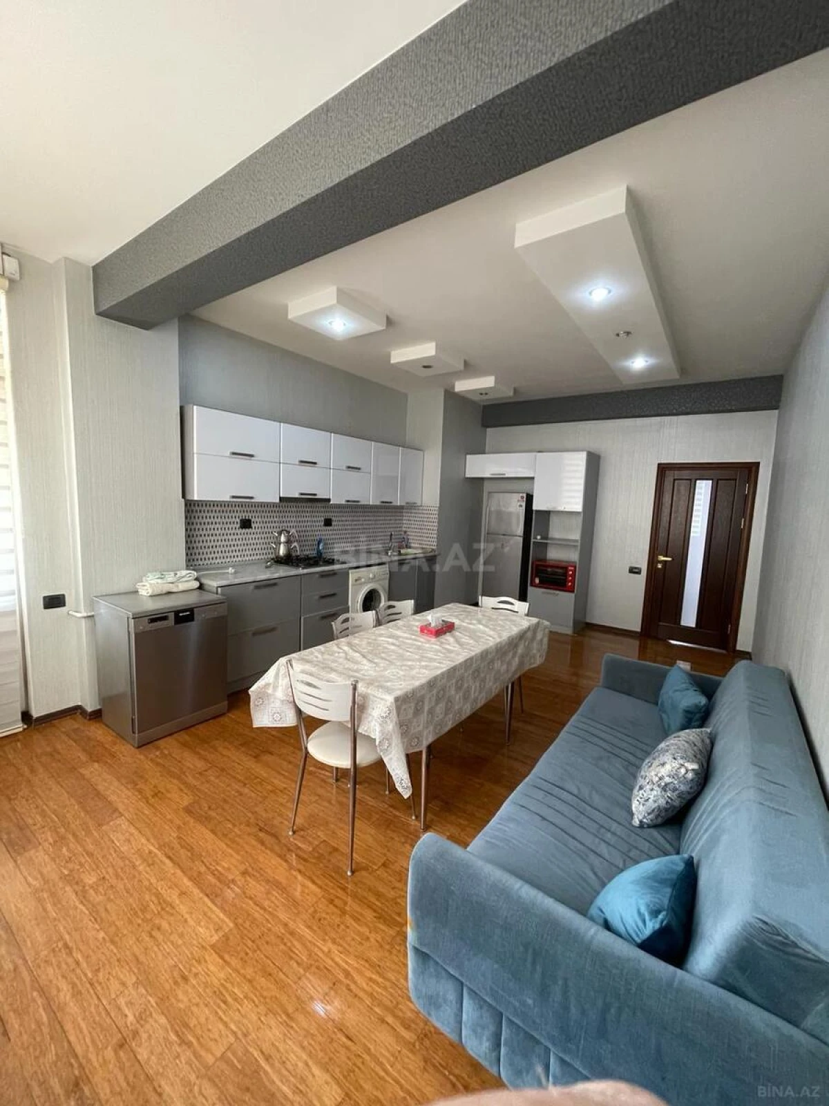 Kirayə verilir 3 otaqlı mənzil 150 m²