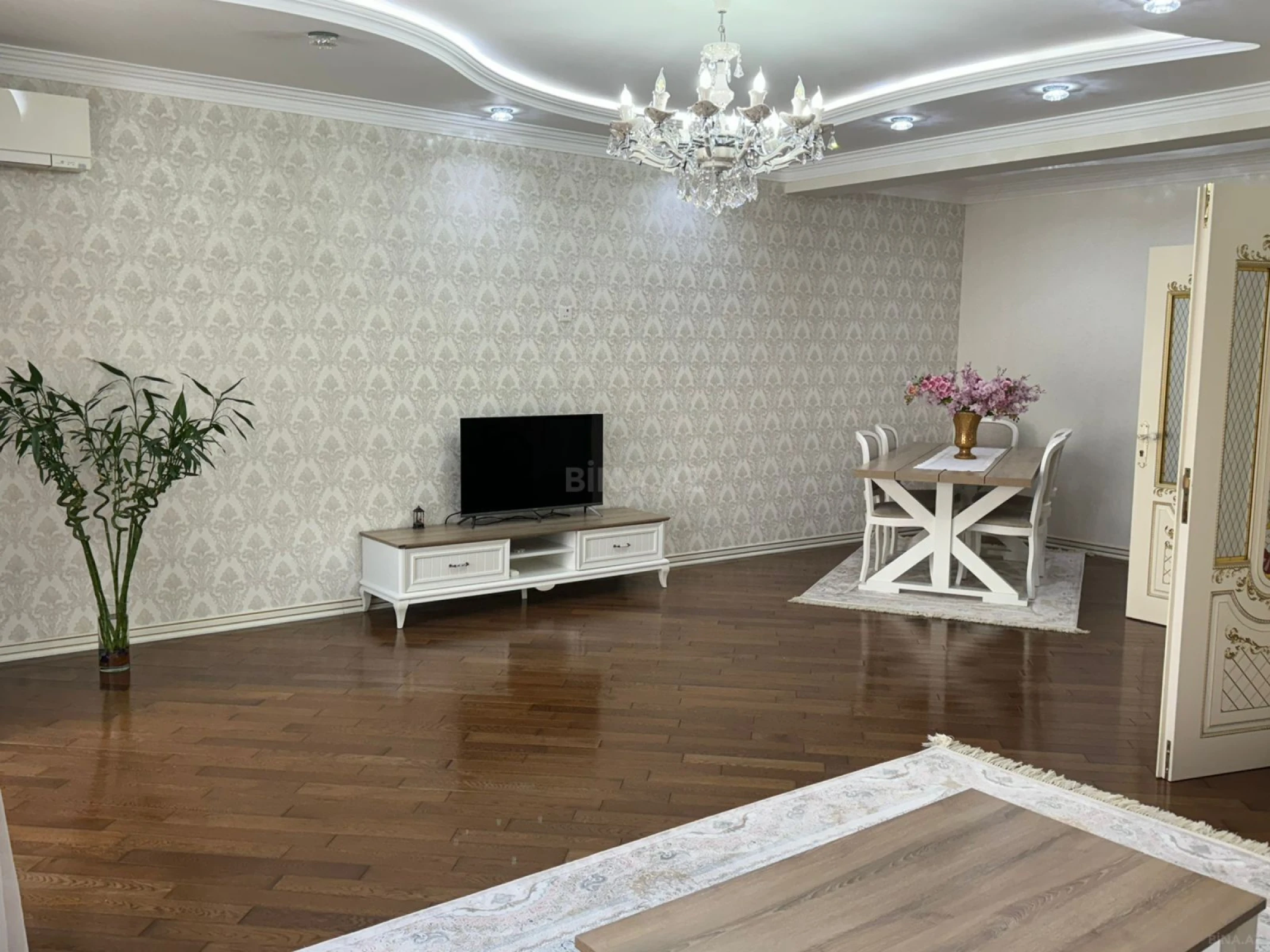 Kirayə verilir 3 otaqlı mənzil 140 m²