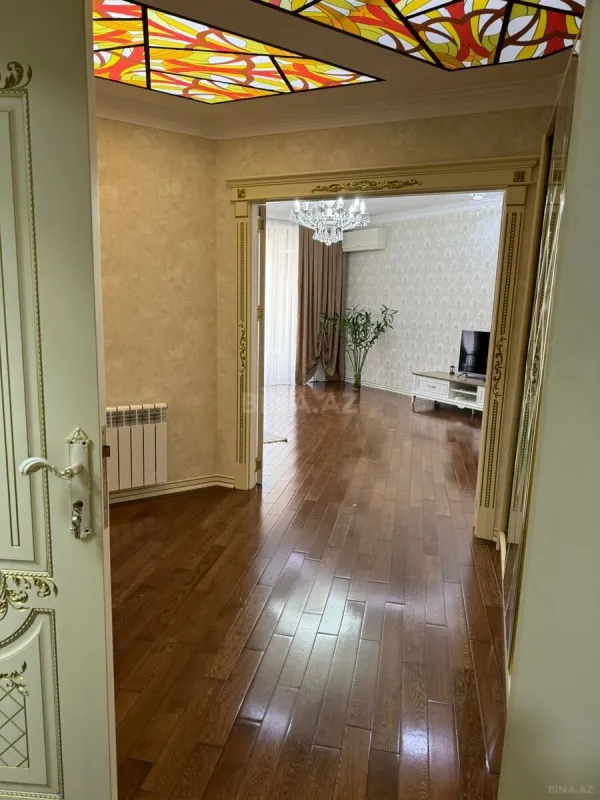 Kirayə verilir 3 otaqlı mənzil 140 m²