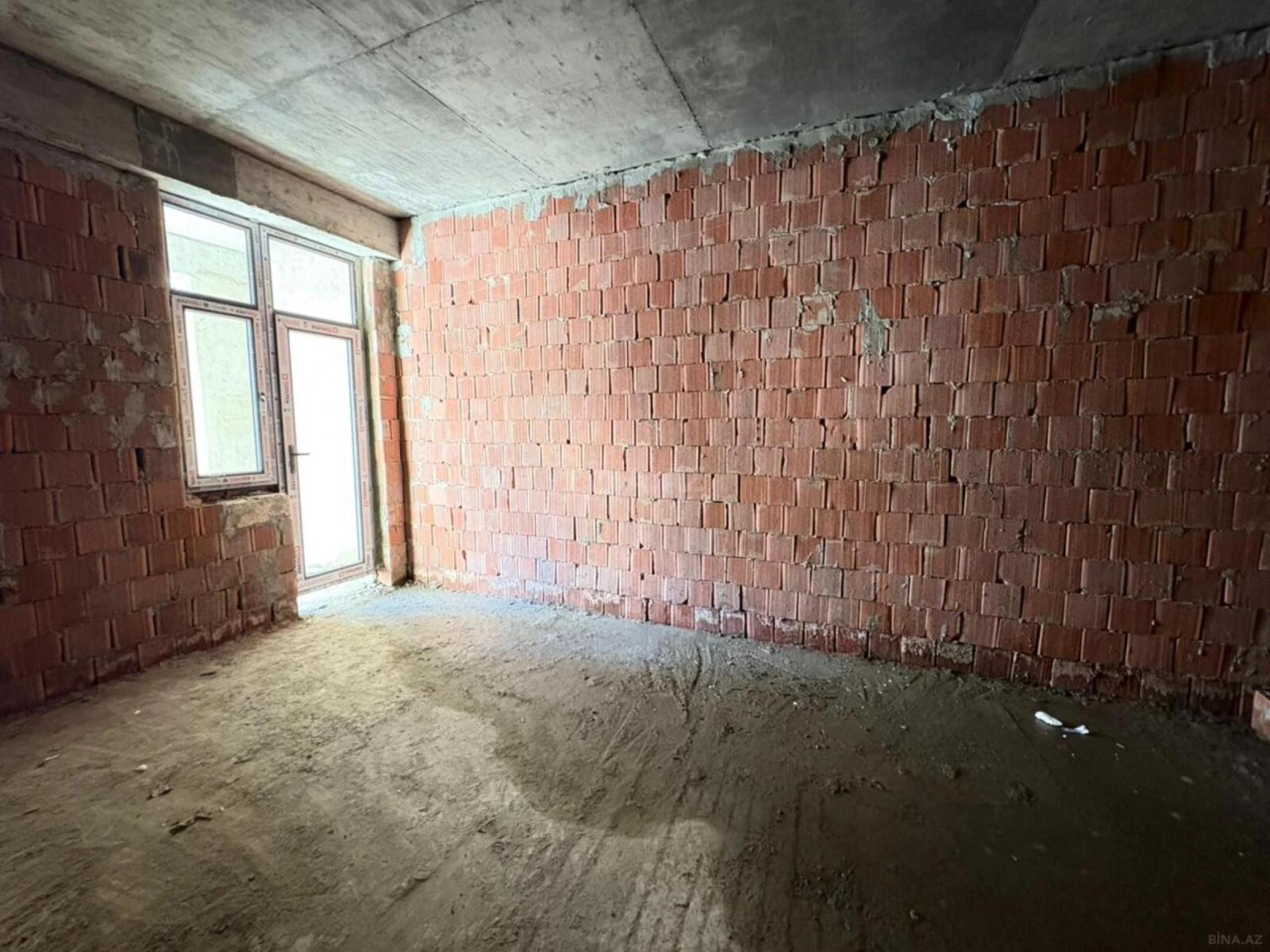 Satılır 2 otaqlı mənzil 72 m²