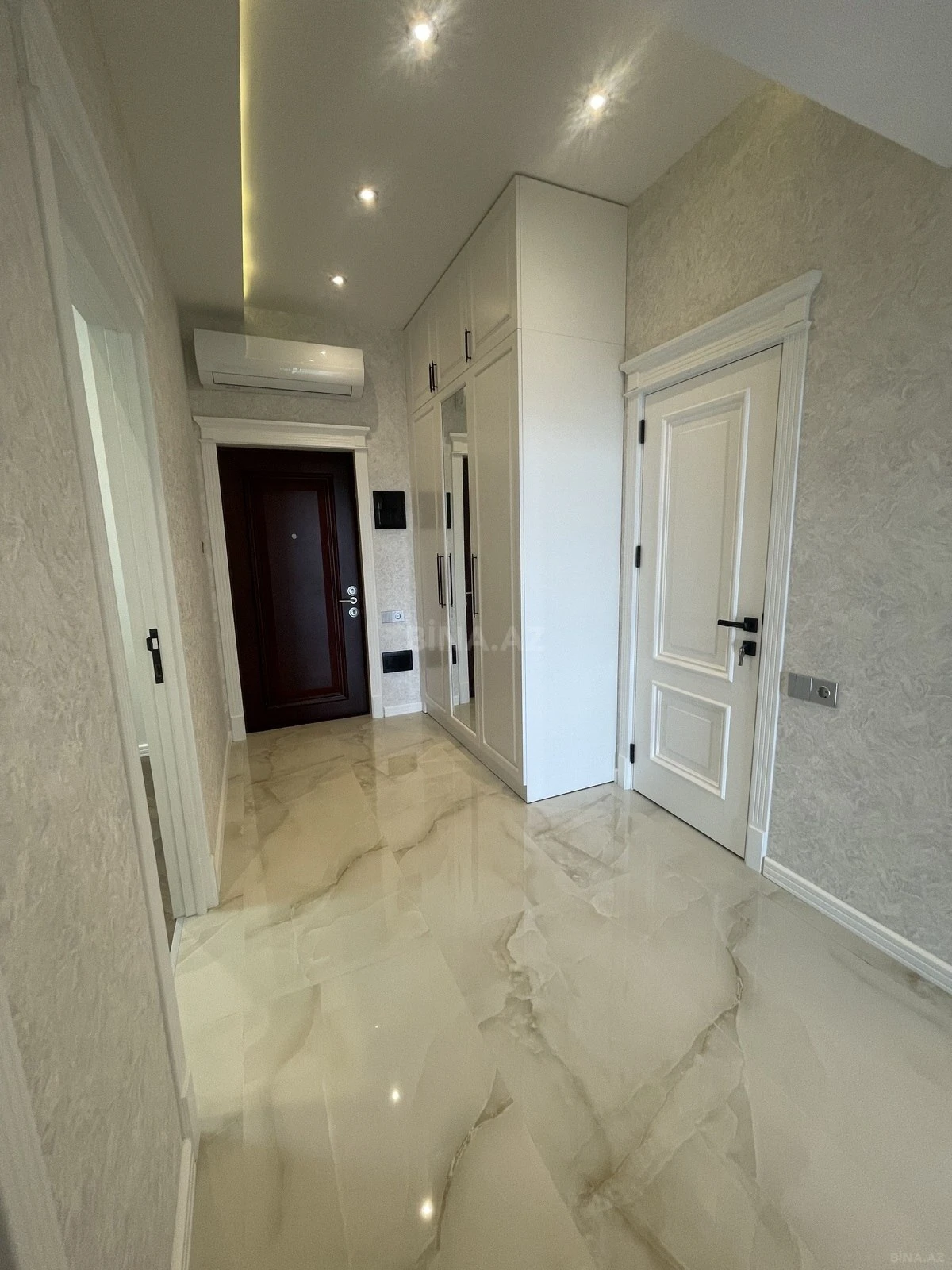 Satılır 3 otaqlı mənzil 98 m²