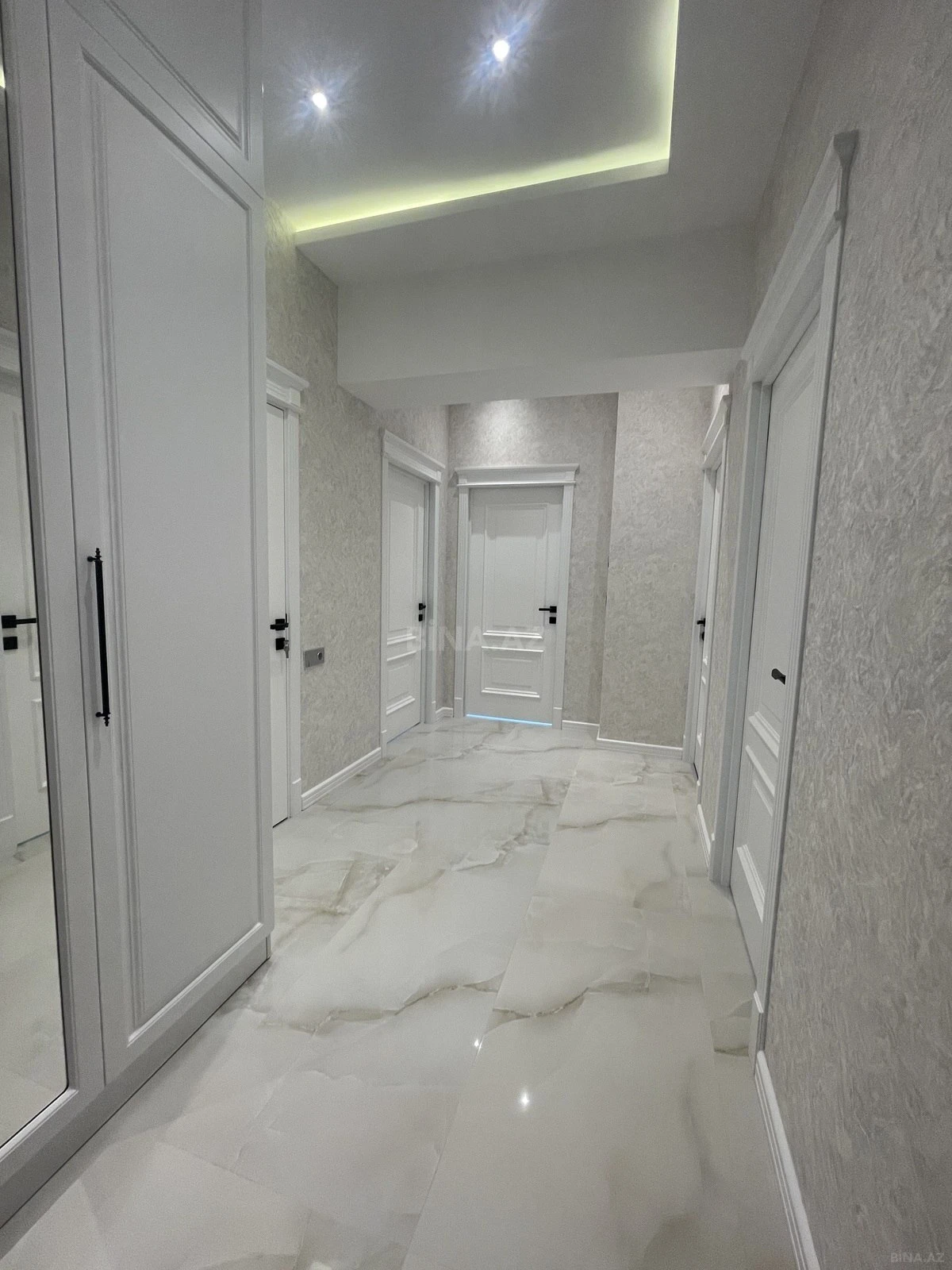 Satılır 3 otaqlı mənzil 98 m²