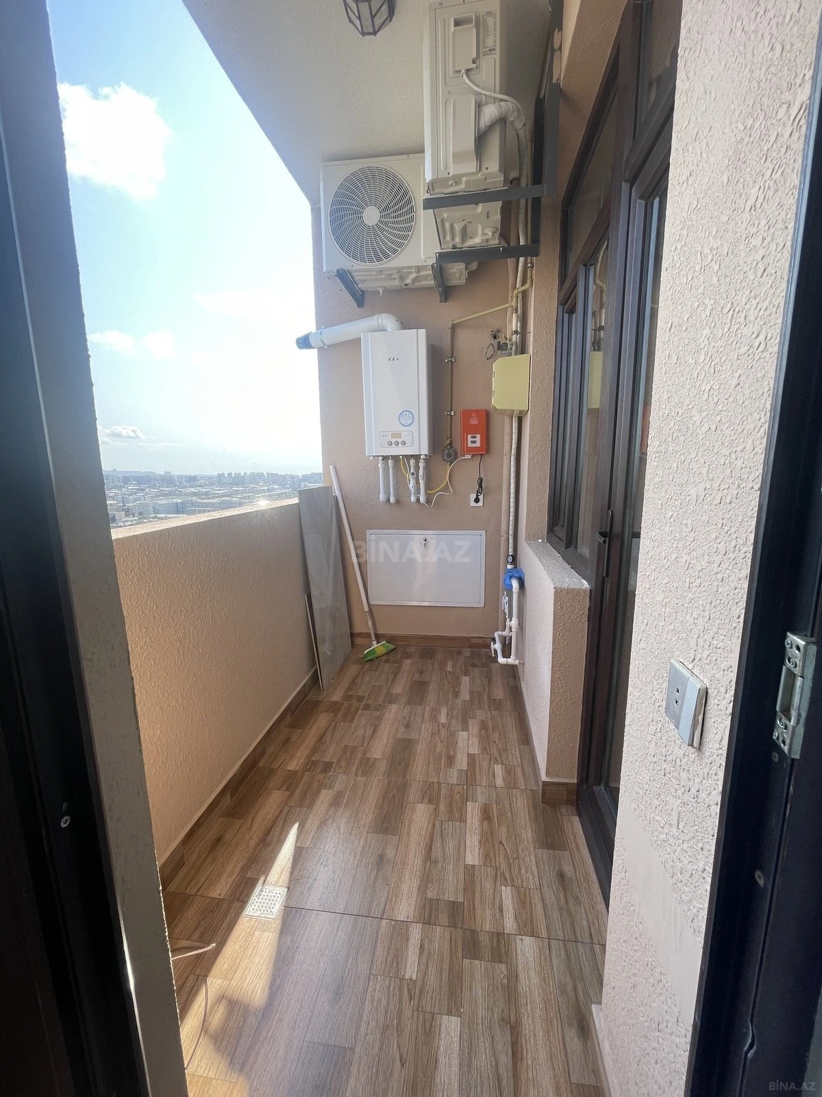 Satılır 3 otaqlı mənzil 98 m²