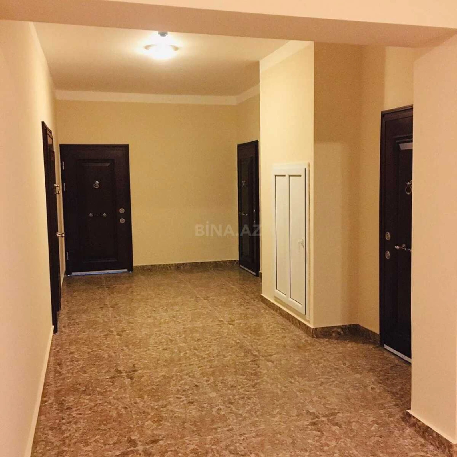 Satılır 3 otaqlı mənzil 98 m²