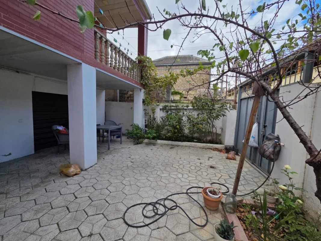 Satılır 6 otaqlı həyət evi 150 m²