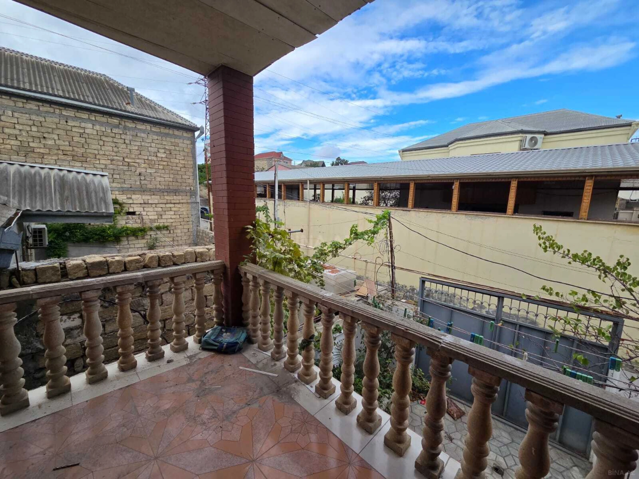 Satılır 6 otaqlı həyət evi 150 m²