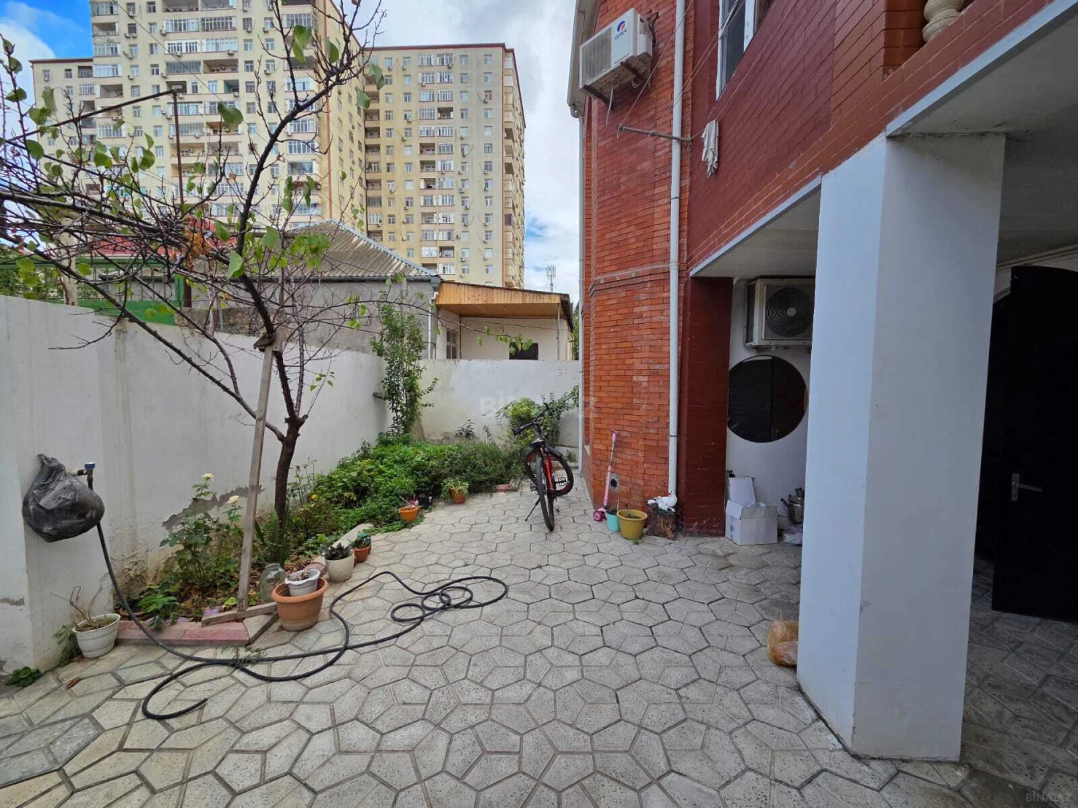 Satılır 6 otaqlı həyət evi 150 m²
