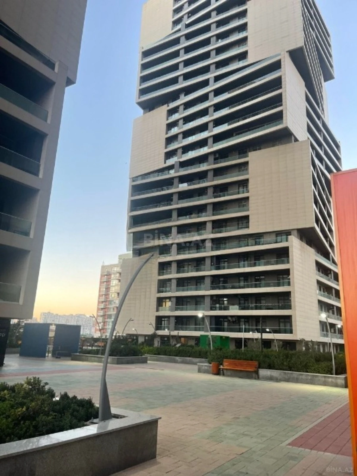 Satılır 2 otaqlı mənzil 110 m²