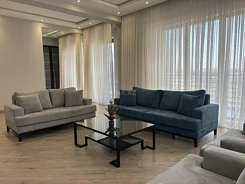Kirayə verilir 3 otaqlı mənzil 150 m²