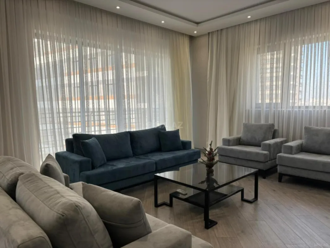 Kirayə verilir 3 otaqlı mənzil 150 m²