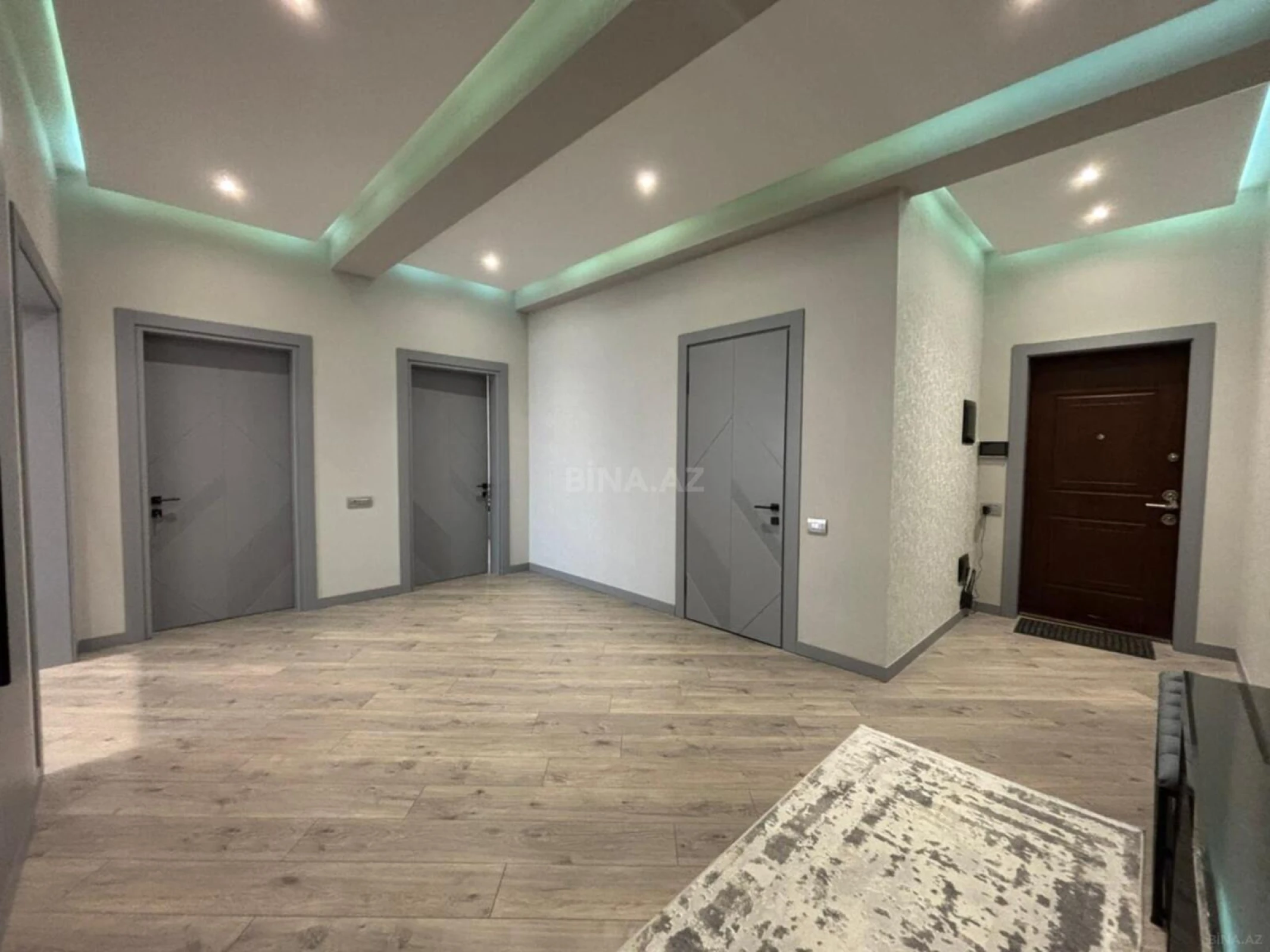 Kirayə verilir 3 otaqlı mənzil 150 m²