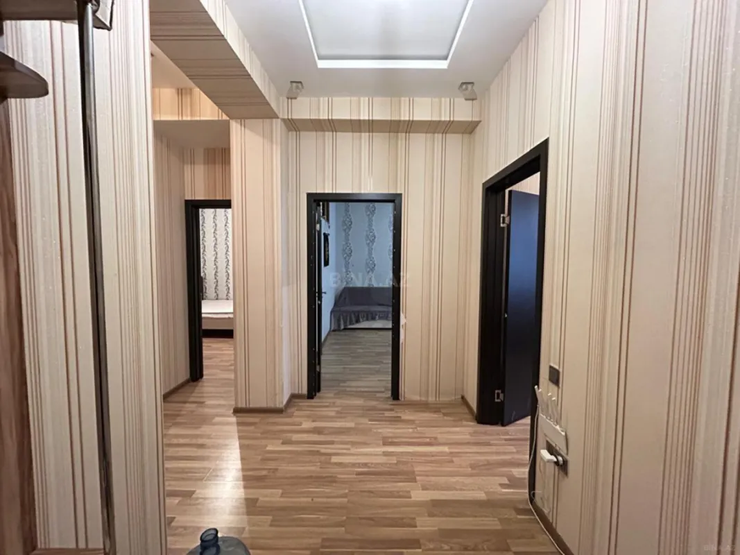 Kirayə verilir 2 otaqlı mənzil 70 m²