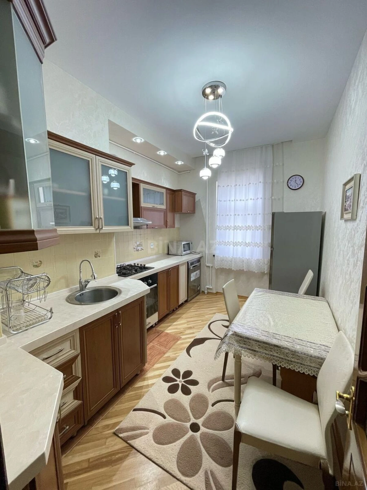 Kirayə verilir 3 otaqlı mənzil 100 m²