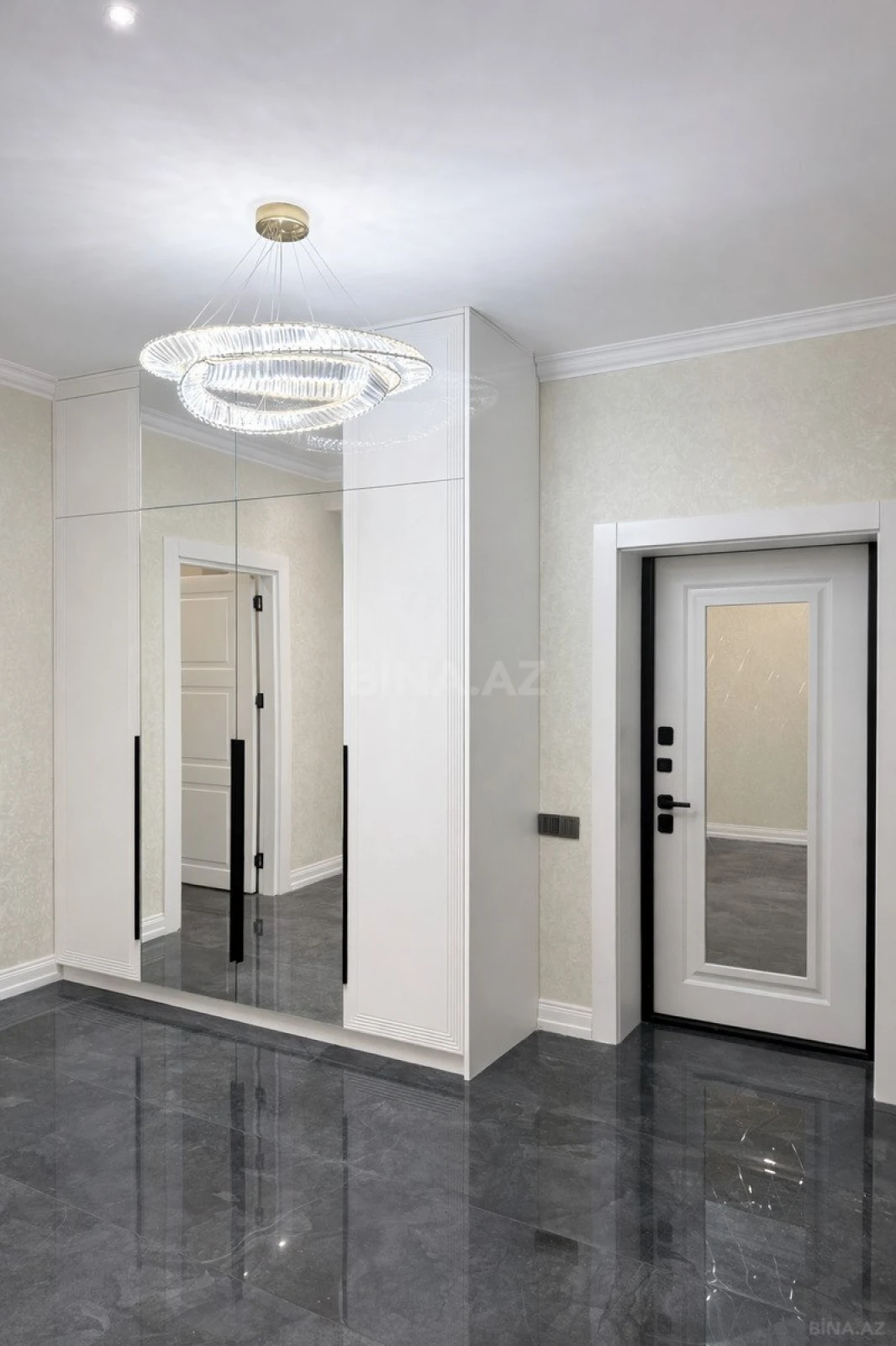 Satılır 3 otaqlı mənzil 138 m²