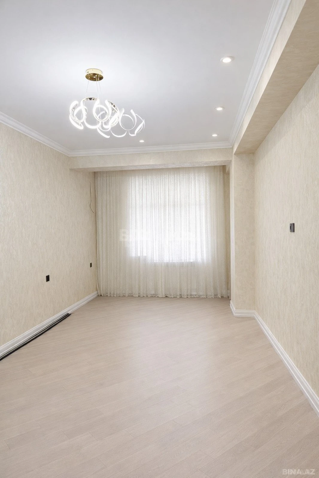 Satılır 3 otaqlı mənzil 138 m²
