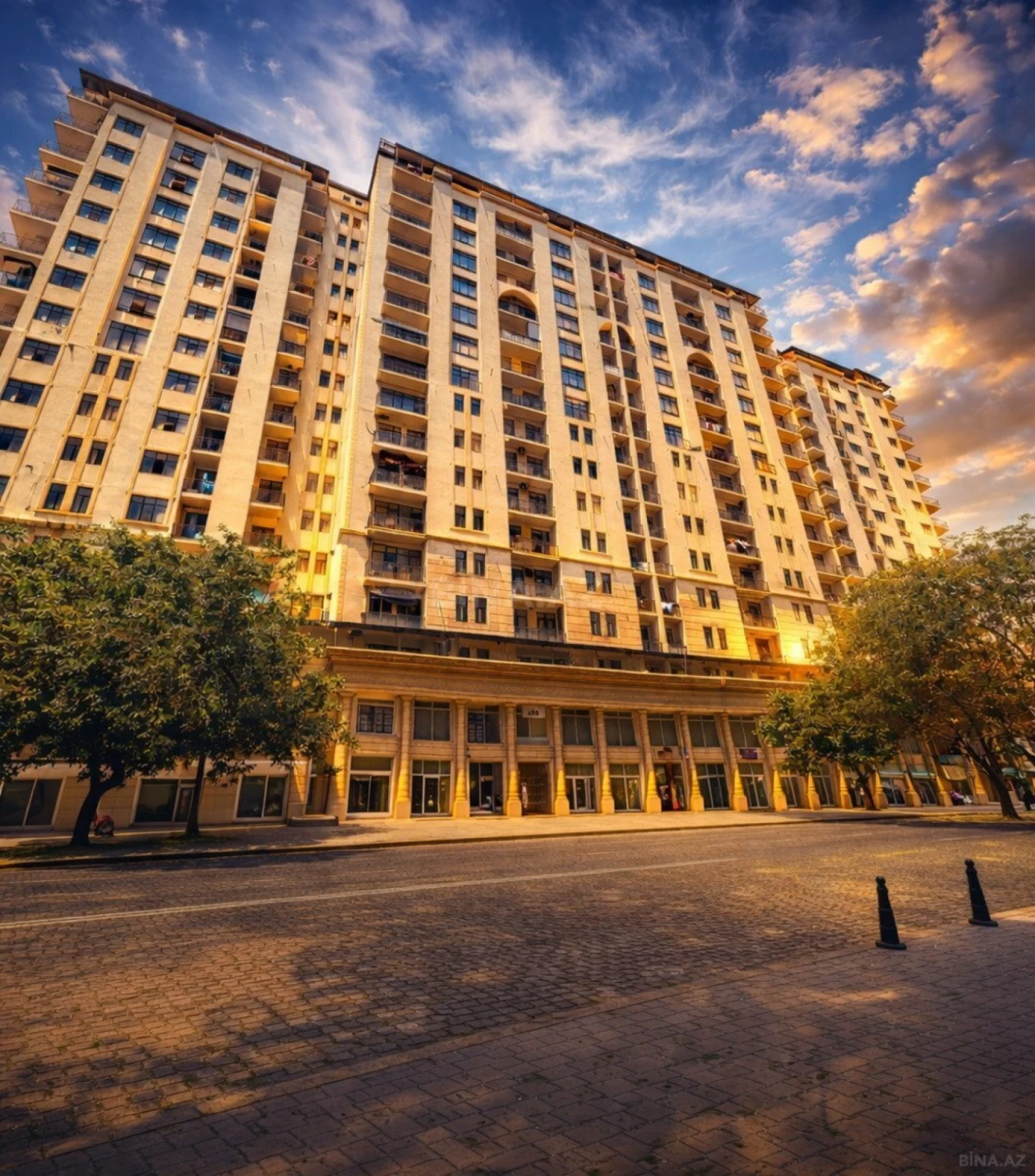 Satılır 3 otaqlı mənzil 138 m²