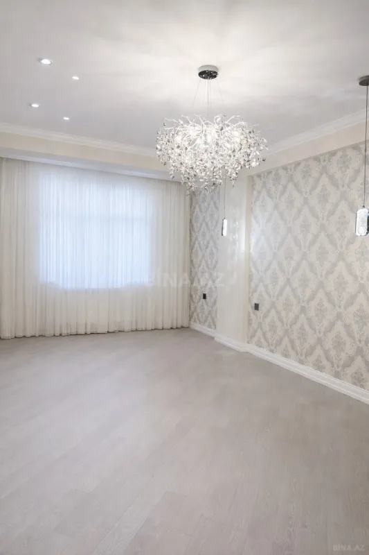 Satılır 3 otaqlı mənzil 138 m²